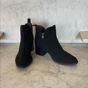 LIFE STRIDE Destined Black Ankle Boots Fabric Upper Zip Side
